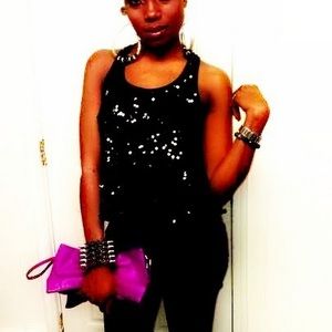 Meet your Posher, Tee